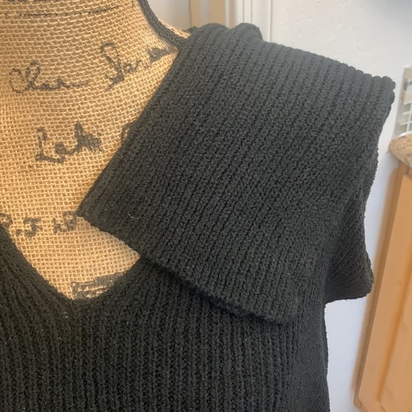 Lush Black Keyhole Knit Sweater with Grommet‎ Tie and Side Slits - Size M - Picture 9 of 13